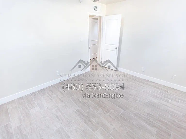 2533 E Blanche Dr — Photo 9