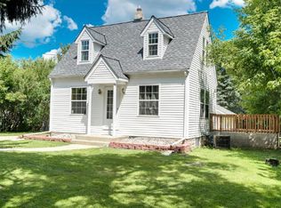 2328 Stillwater Rd E, Maplewood, MN 55119