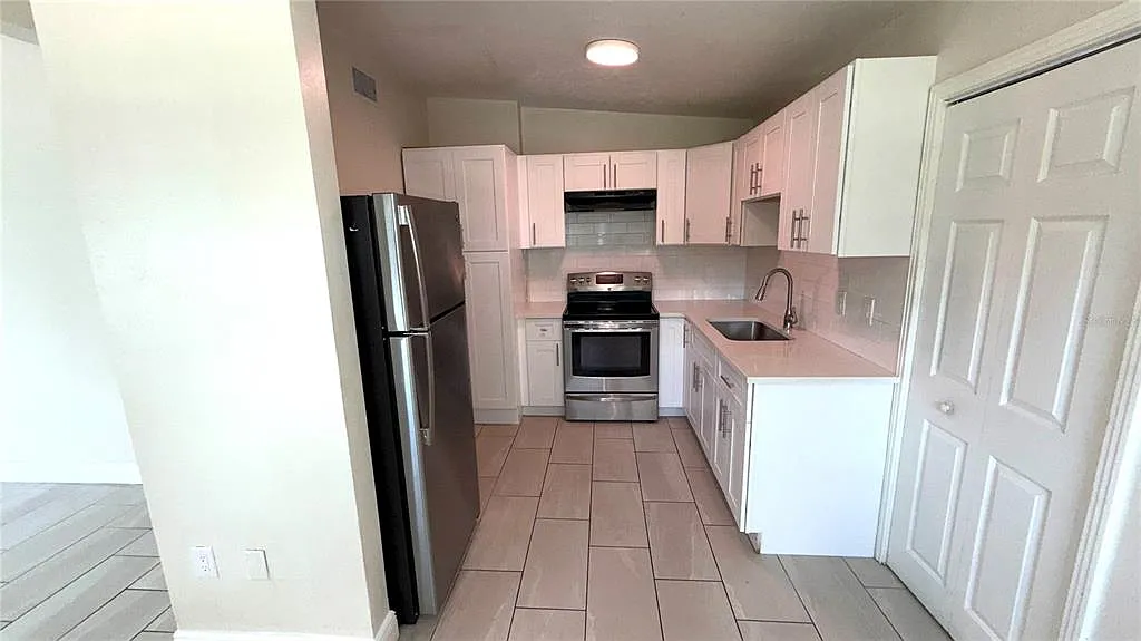 4 bed, 2.0 bath, 1294 sqft, $2,150 — Photo 4
