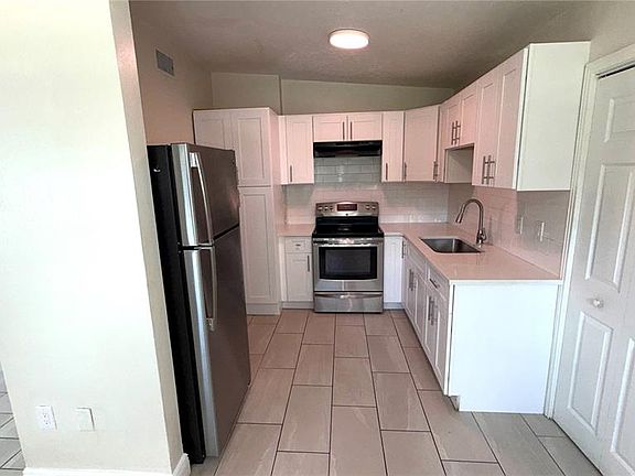 4th image of 1425 Hester Dr