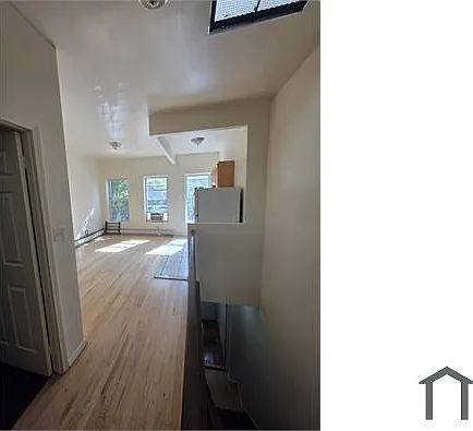 3 bed, 900 sqft, $3,695 — Photo 2