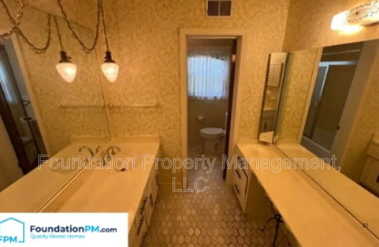 2608 Abercorn Cv — Photo 16