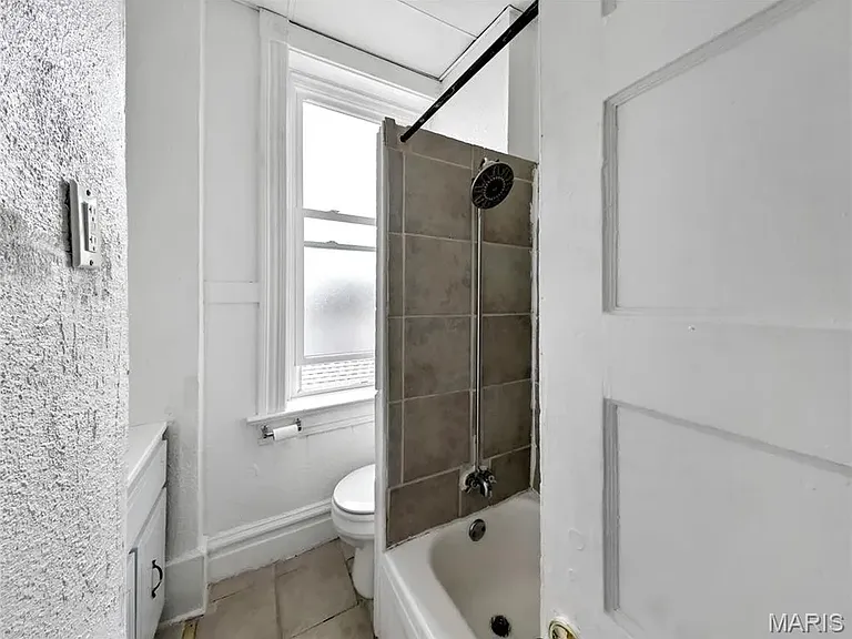 5913 S Broadway — Photo 10