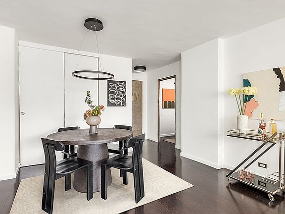 3rd image of 10 W 15th St APT 1721