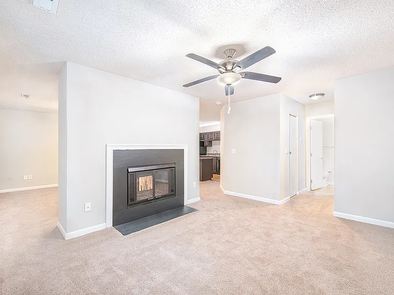 MAA Hampton Pointe — Photo 13