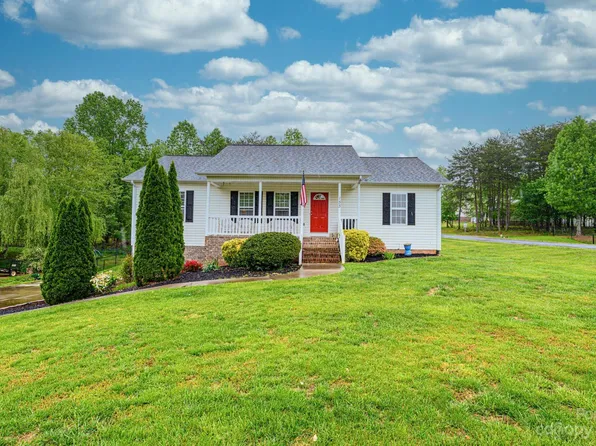 153 Deer Creek Dr, Hudson, NC 28638