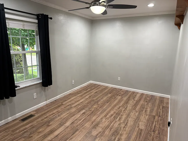 275 Evergreen Dr — Photo 3