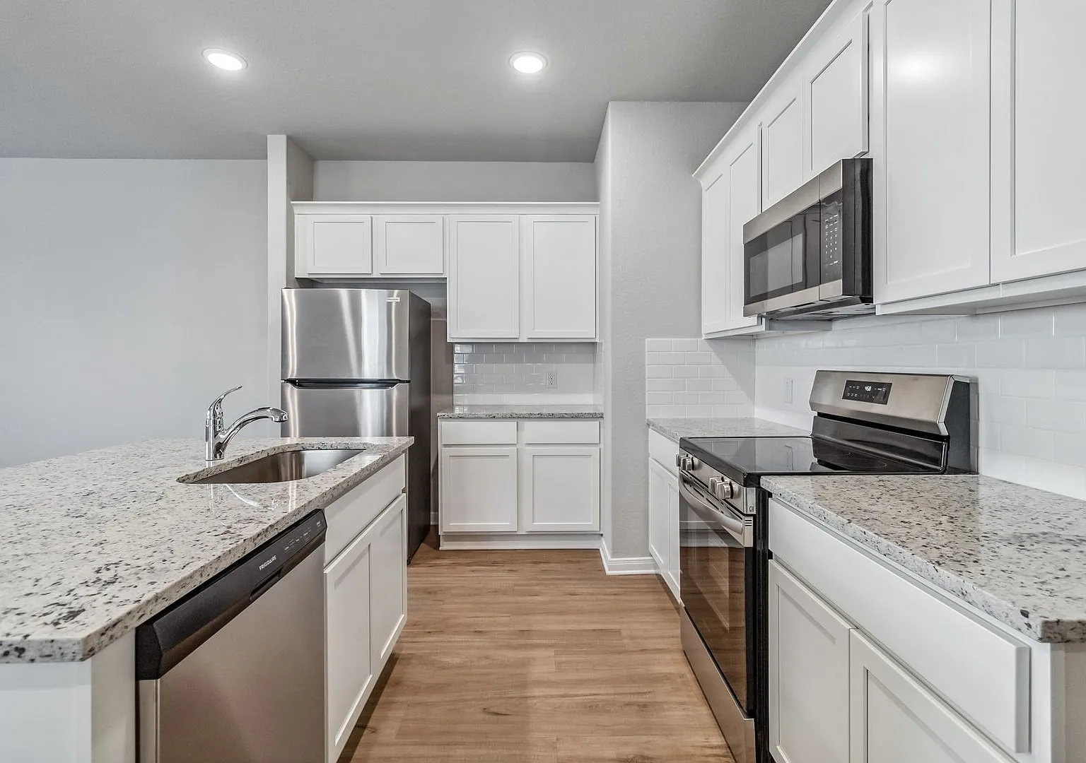 Luxury 3-bedroom, 2.5-bathroom Duplex in Saint Hedwig, TX! — Photo 3