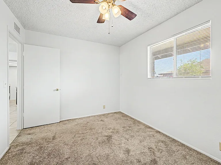 Beautiful Beck Ln Fourplex — Photo 14