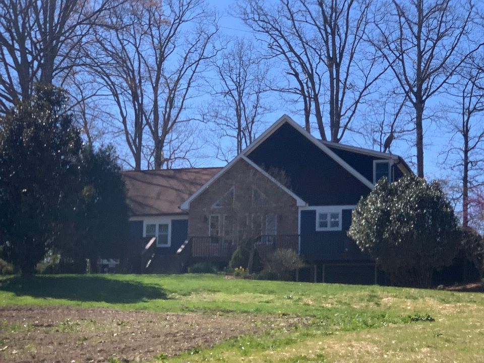 2nd image of 1575 Old Clear Creek Rd