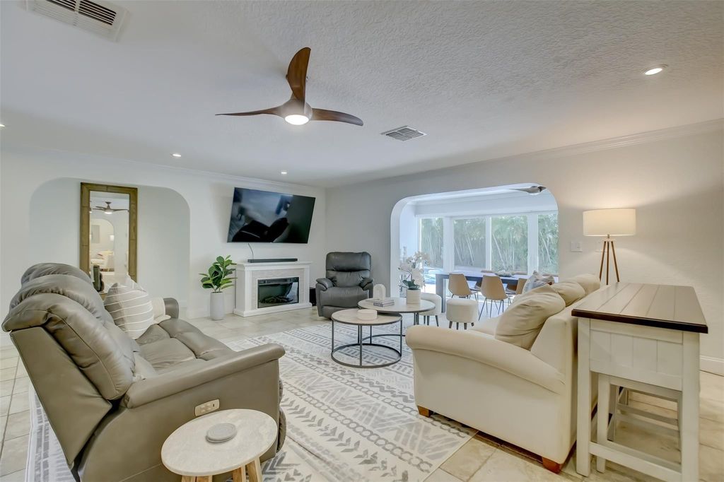 2600 N Riverside Dr, photo 6