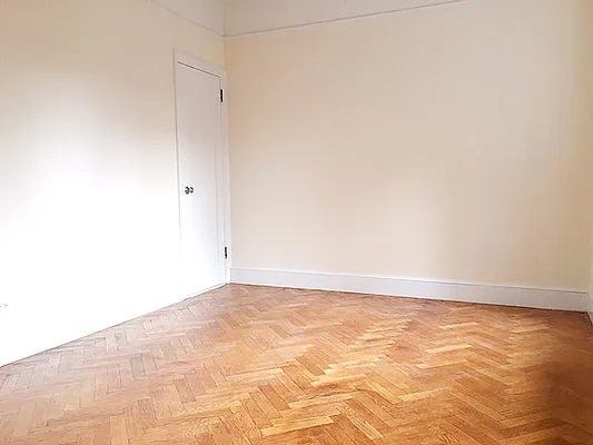 Rented by LIVING QUARTERS NY INC | media 27