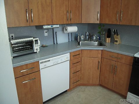 2nd image of 25 Glen Hollow Dr #19