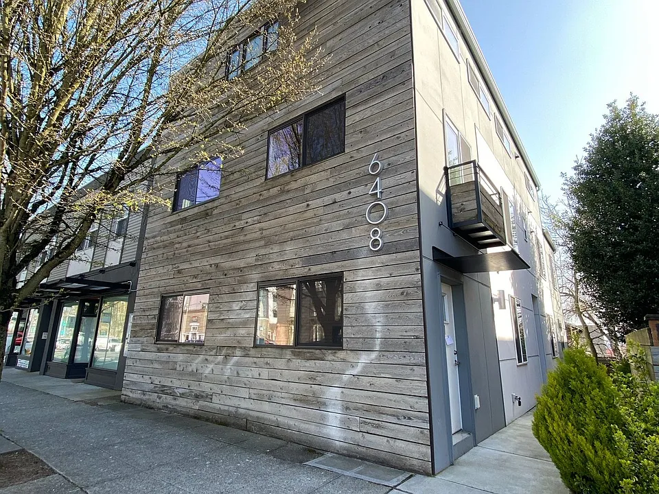 6408 Phinney - Located at the top of Phinney Ridge