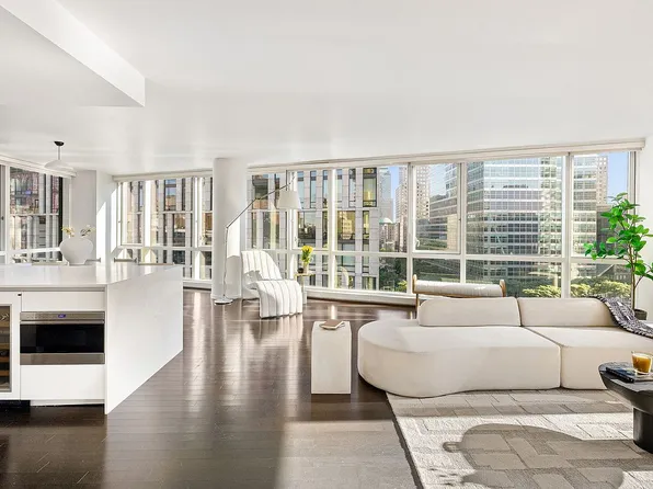 200 Chambers St APT 10A, New York, NY 10007