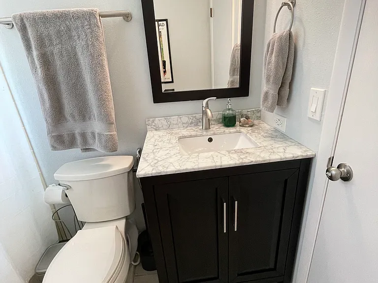 115 N Bay Hills Blvd — Photo 11