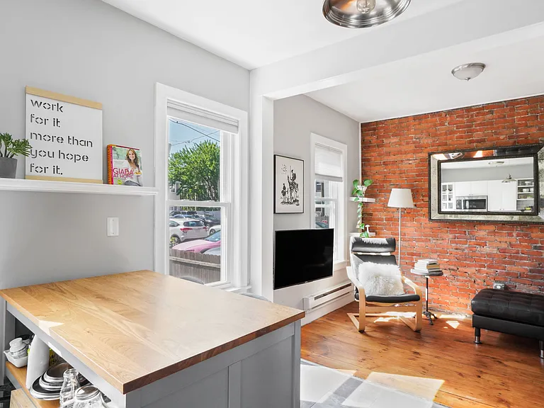 139 Paris St — Photo 5