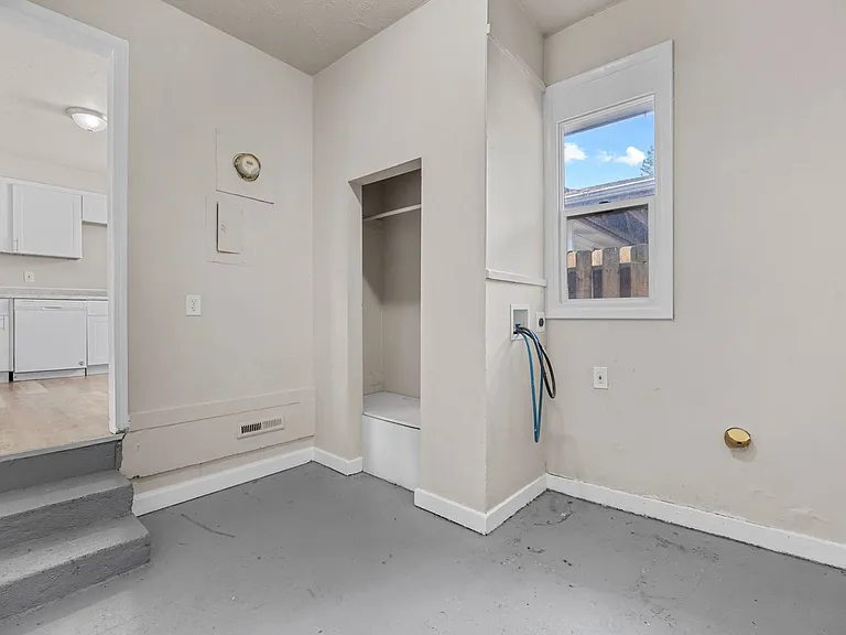 1406 E 27th Ct — Photo 5