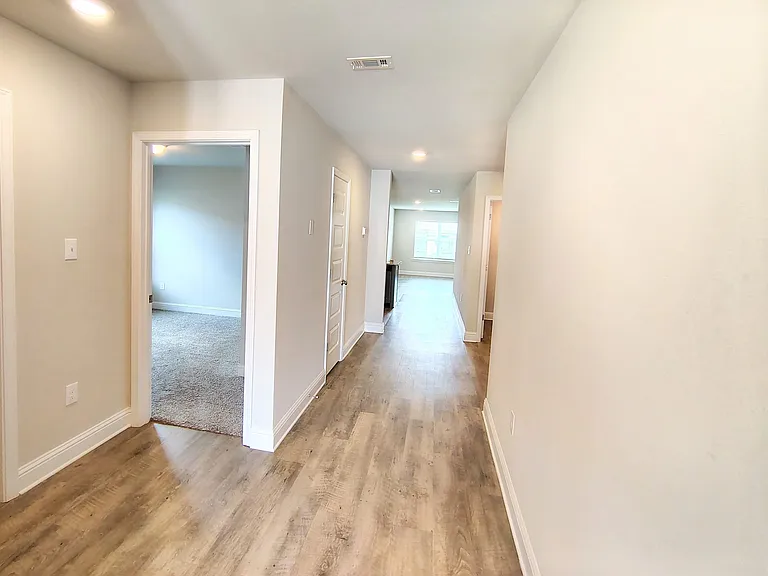Eastland Cir — Photo 10