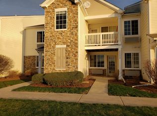 1111 Silverstone Dr #1111, Carpentersville, IL 60110