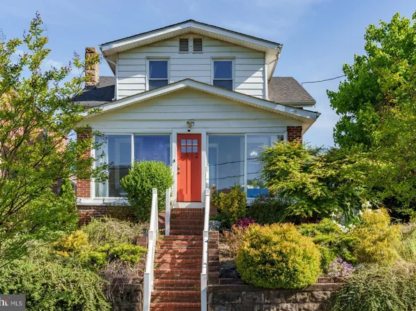 2012 Perry St NE, Washington, DC 20018