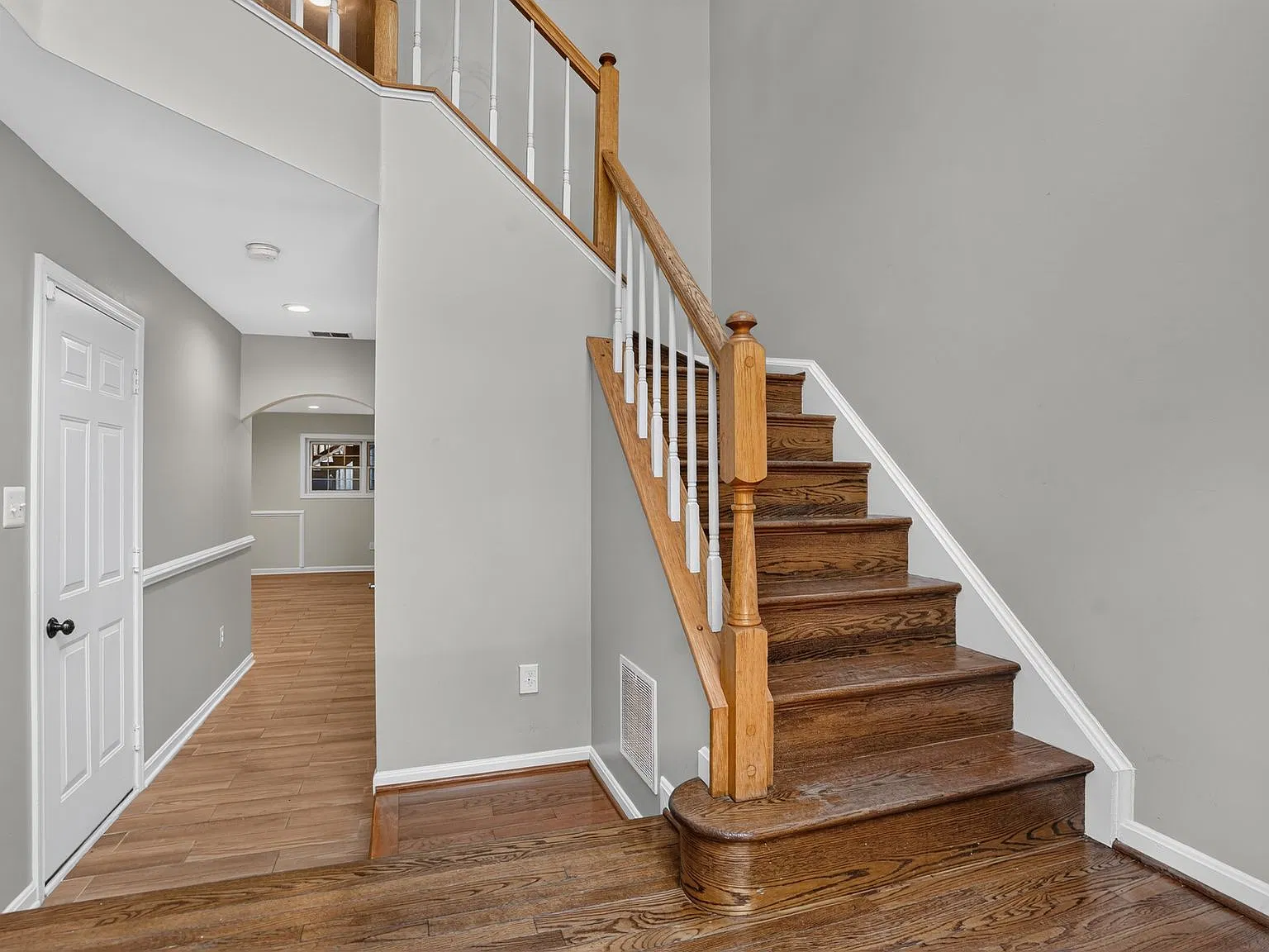 3 bed, 3.5 bath, 2126 sqft, $3,700 — Photo 2
