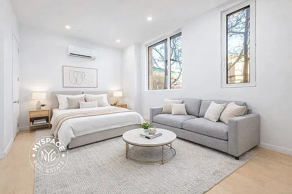 Bedroom, photo 1