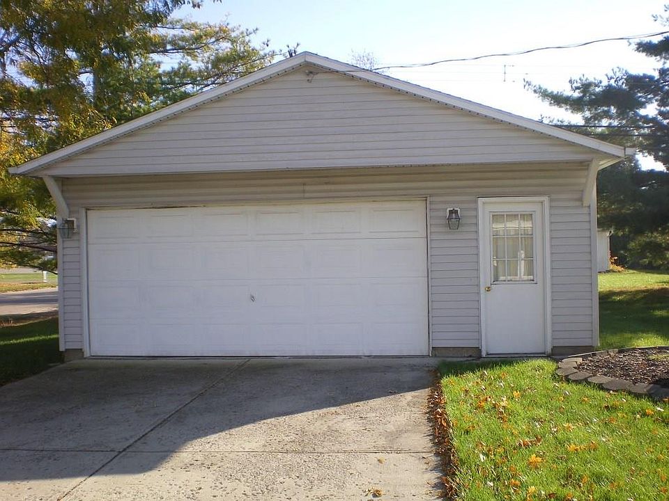 2nd image of 4560 Caddington St