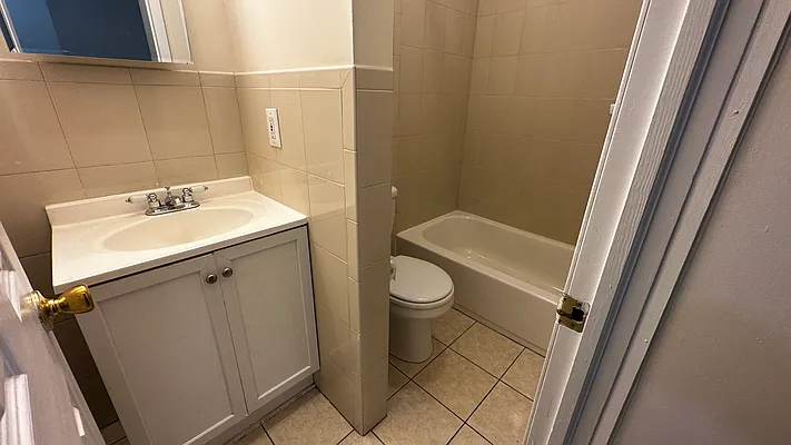 Rented by HOLTON REAL ESTATE INC. | media 21