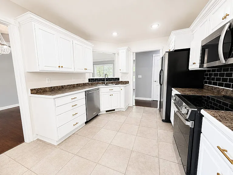1284 Trillium Ln — Photo 9