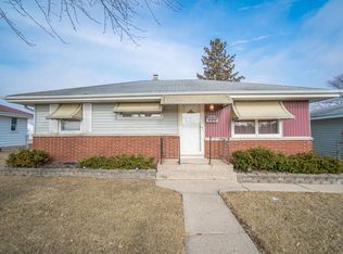 4276 S Honey Creek Dr, Milwaukee, WI 53220