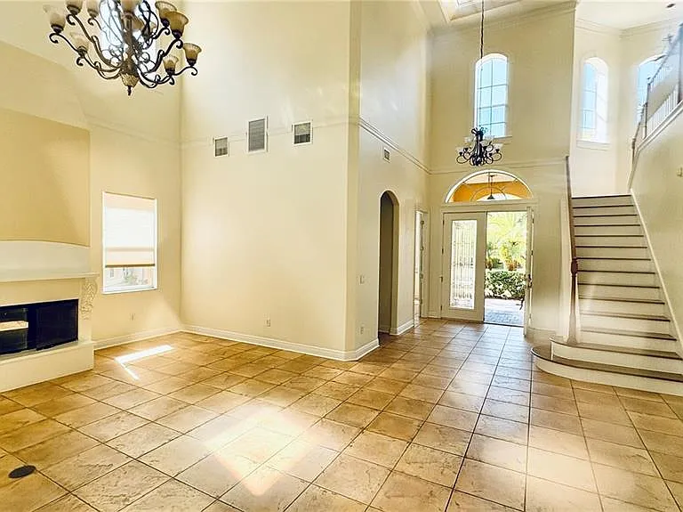 10547 Martinique Isle Dr — Photo 3
