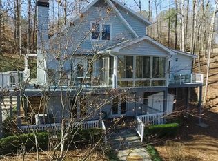 9045 Knoll Dr, Gainesville, GA 30506