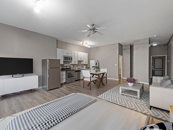 2nd image of 4242 Lindell Blvd #104