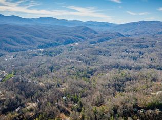 1748 Cardinal Dr, Gatlinburg, TN 37738