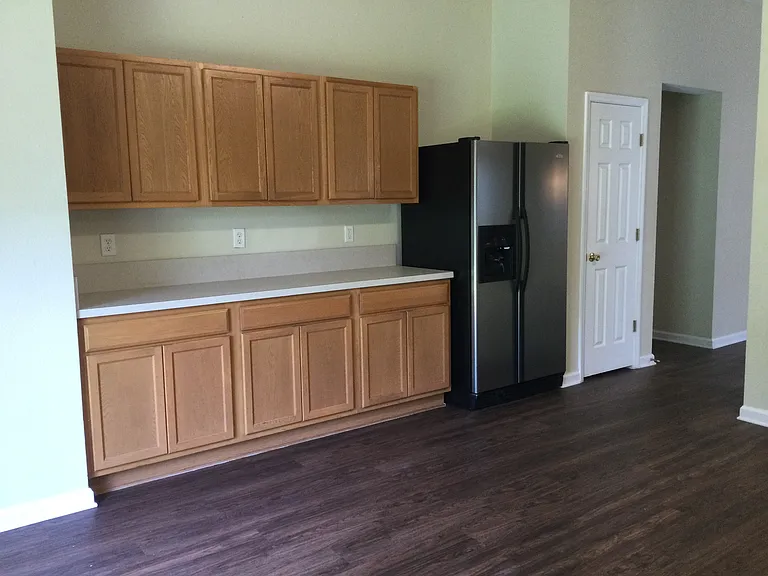 422 Bostwick Circle St — Photo 3