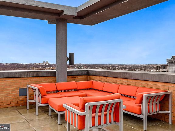 3rd image of 2000 Clarendon Blvd Penthouse 1