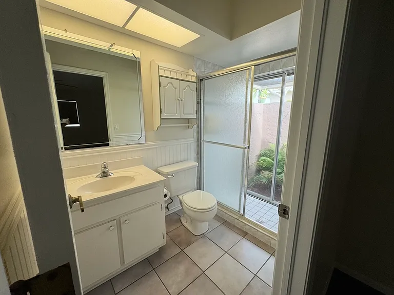 1004 SW 35th St — Photo 9