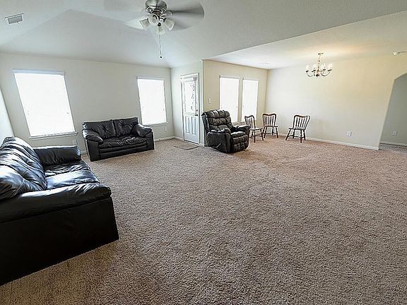 3rd image of 17185 Glen Oaks Dr