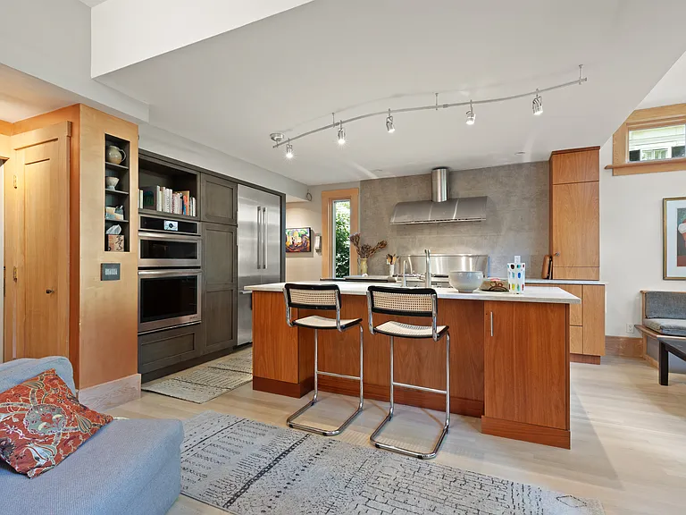 32 Hawthorn St #1 — Photo 24