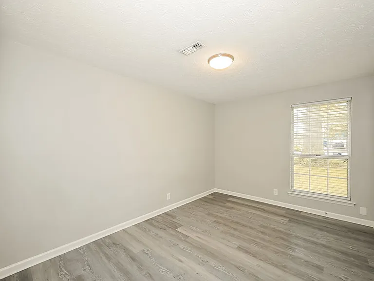209 Lexington Dr — Photo 14