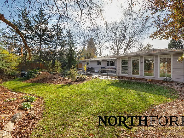 2426 N Redway Rd — Photo 20