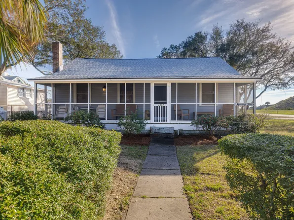 1307 Middle St, Sullivans Island, SC 29482
