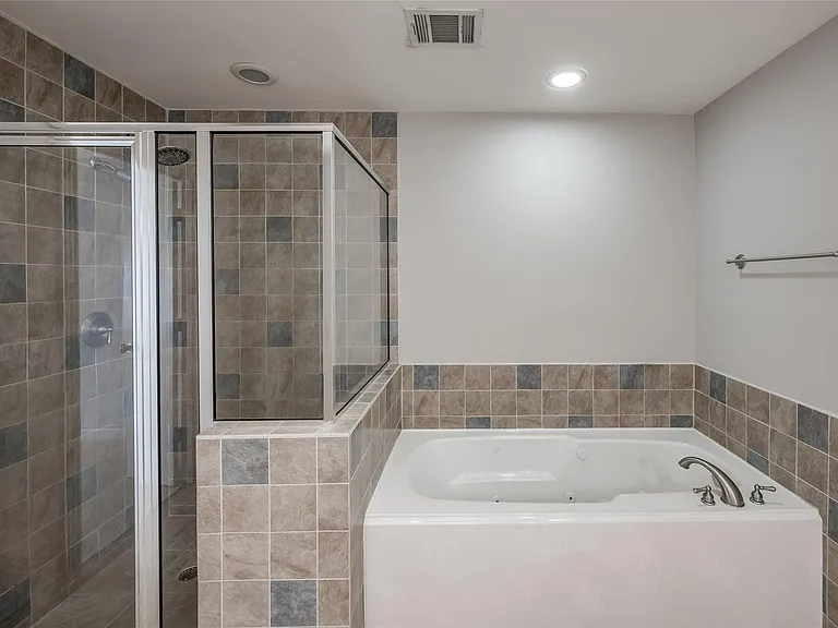 315 Sandman St — Photo 13