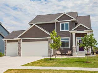 815 8th St, Waukee, IA 50263