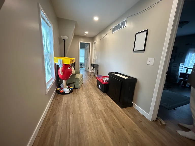 1239 S Plymouth Ave — Photo 10