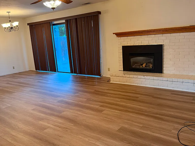 325 E Lancaster Dr — Photo 5