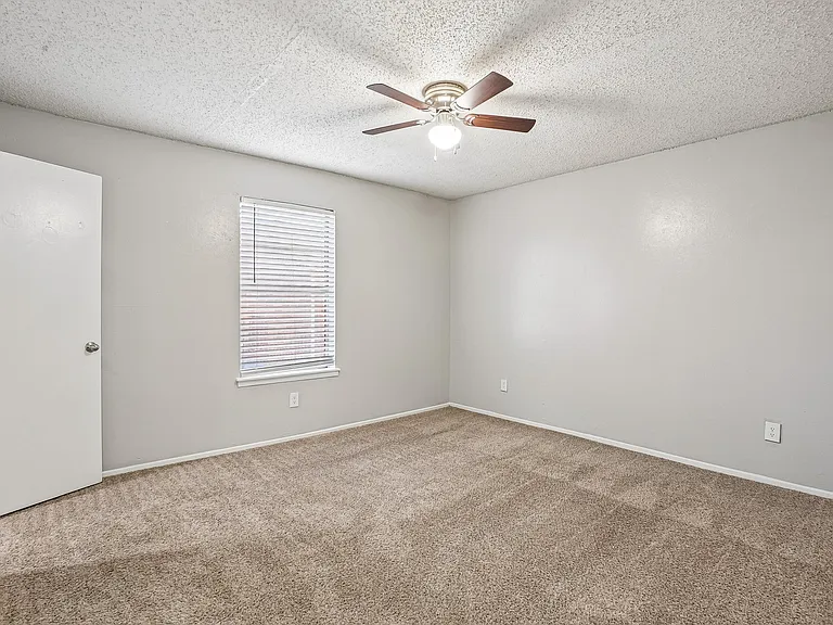 Rochelle Place — Photo 35