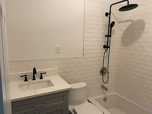 1st image of 247 Tompkins Ave APT 2