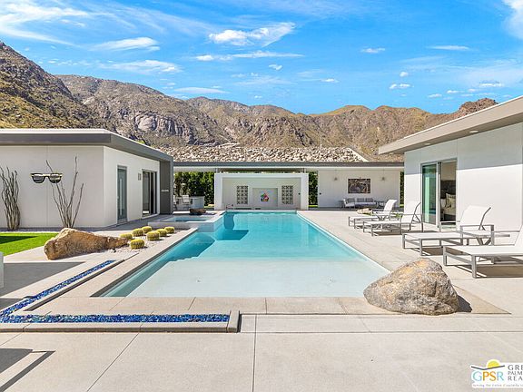 3rd image of 979 Las Palmas Estates Dr